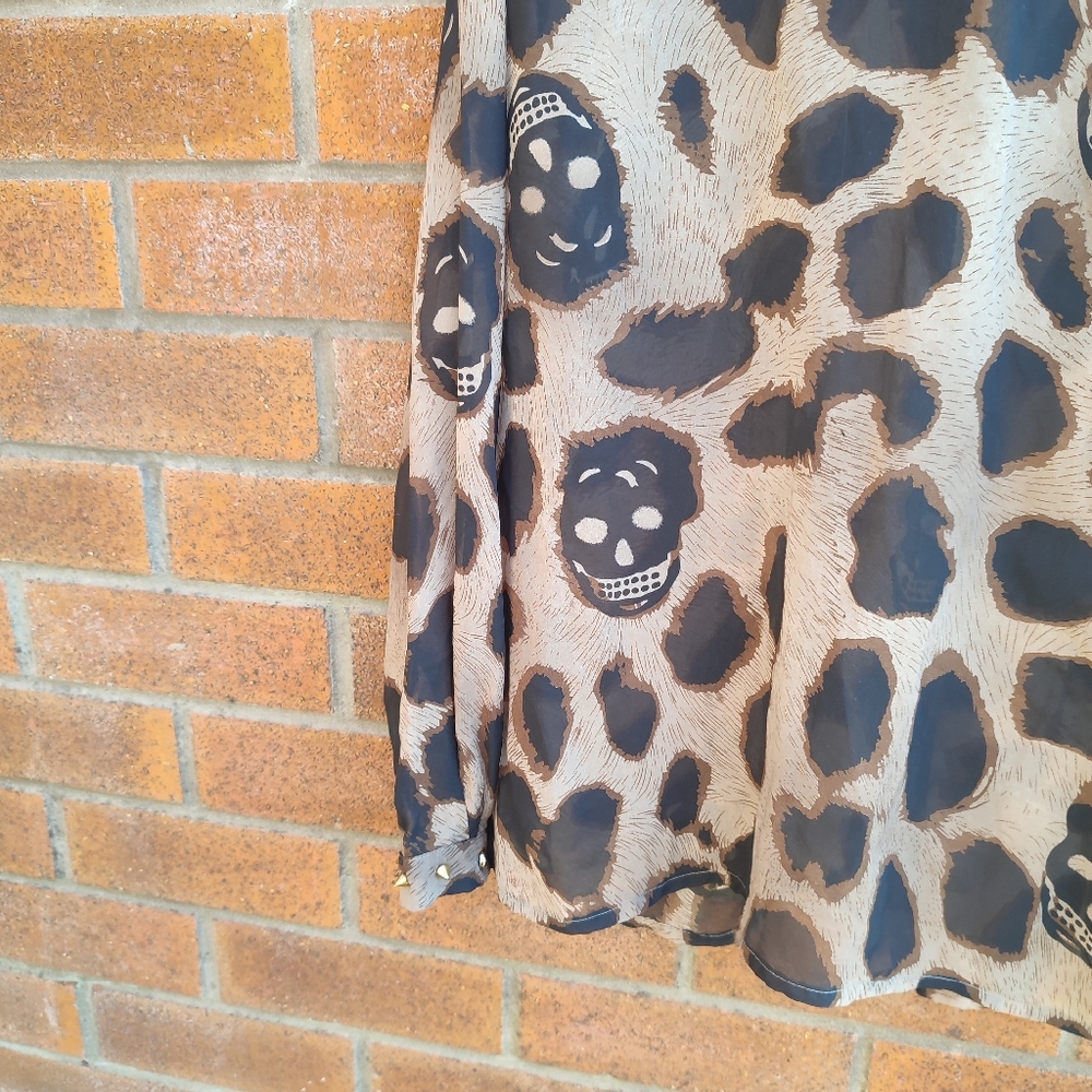 Urmoda Blouse With Gold Buttons And Spikes - Picture 8 of 9